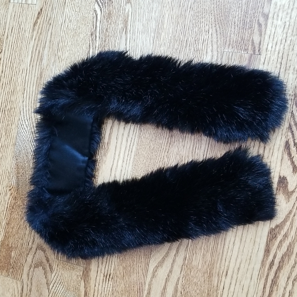 (OS) Black Faux Fur Short Scarf Accents Seasonal Statement Luxury Cozy